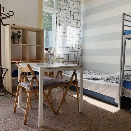 بيت شباب Aleje 28 *