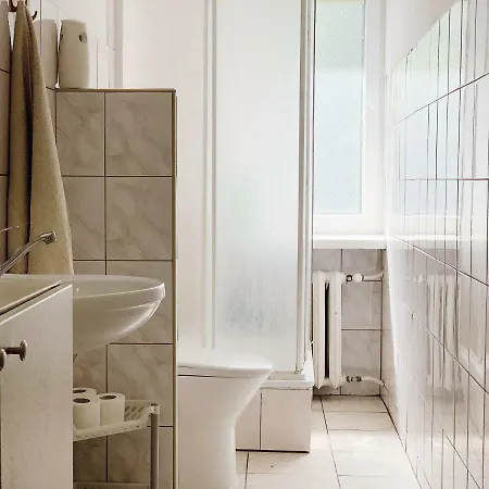 بيت شباب Aleje 28 *